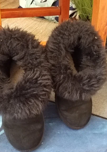 UGG Black Winter Boots with Fur Trim - Picture 3 of 5